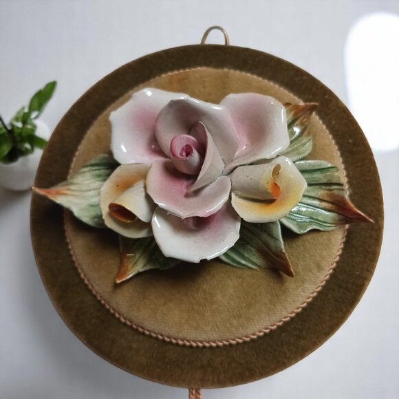 Vintage Capodimonte Style Porcelain Flower Wall Art with Gold Velvet and Tassel - Picture 4 of 13